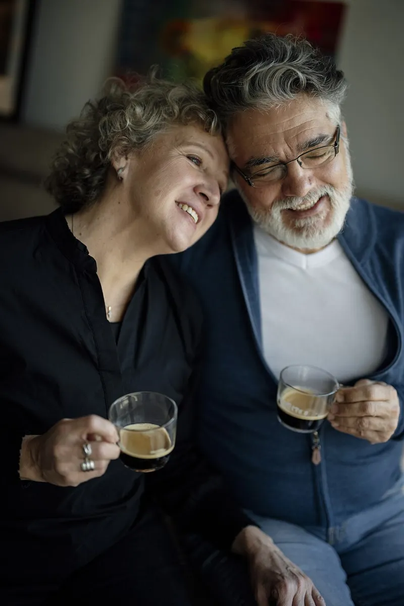 Van zenuwachtige koffie tot eeuwig ja: jouw liefdesreis vastgelegd in beelden